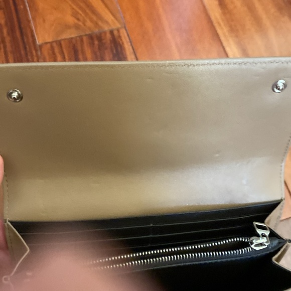 Max mara wallet, not new , a little scratchy, - Picture 4 of 6
